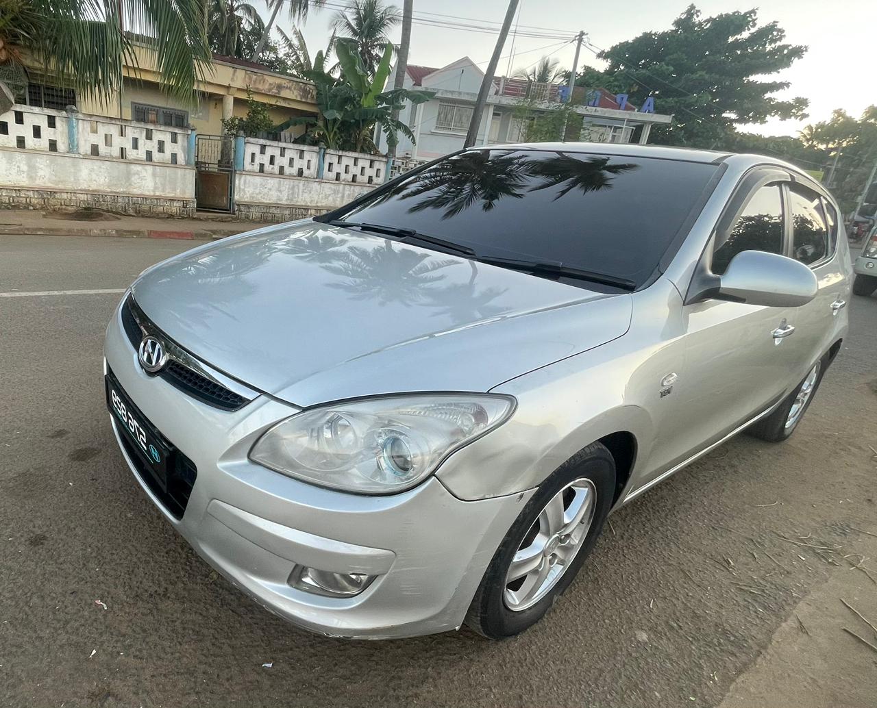 HYUNDAI i30 GRIS